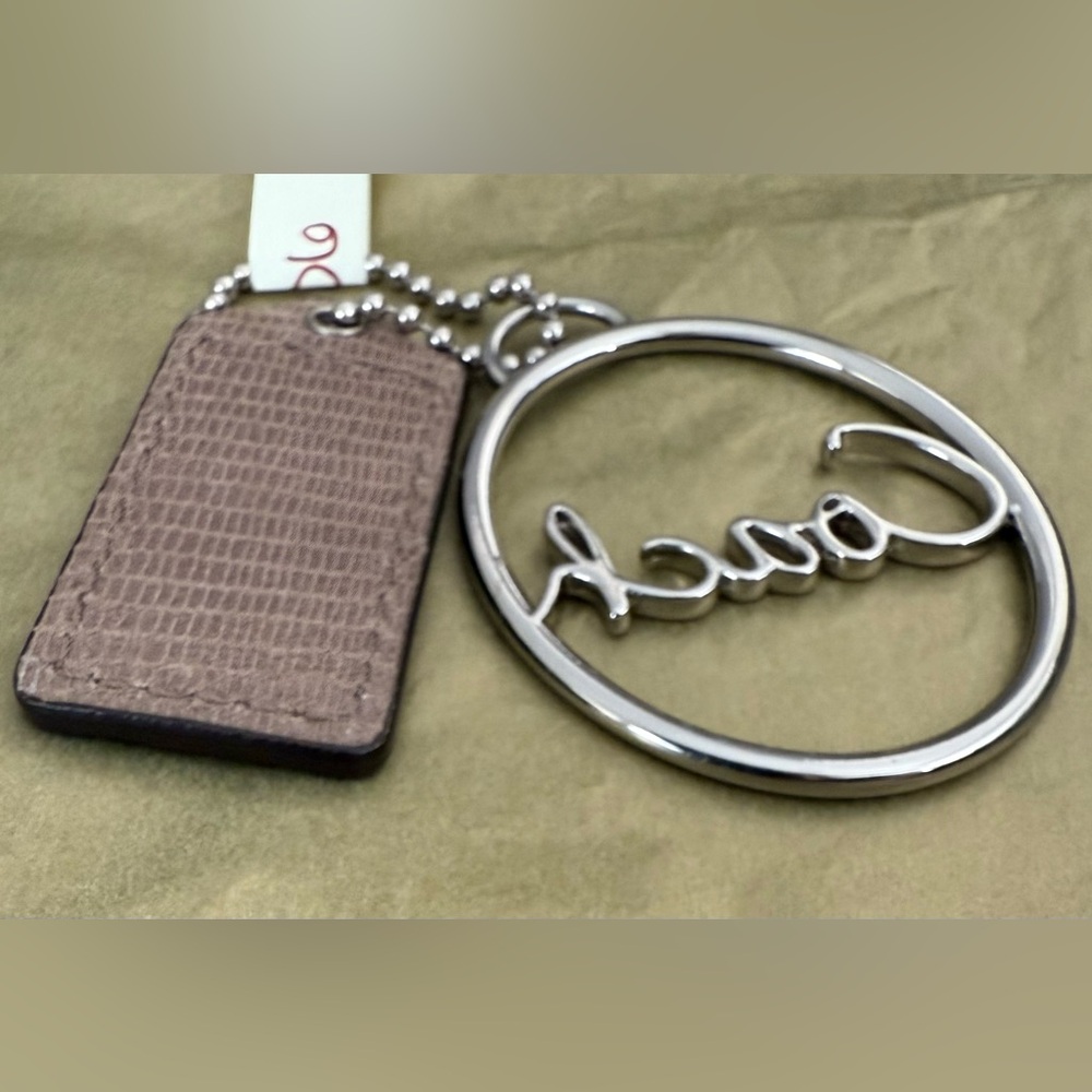 Coach (✨B1G1 1/2 off) Oval Script Metal and Brown Leather Hangtags - Picture 4 of 9